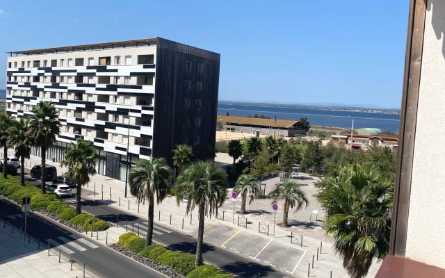 A nice, comfortable apartment near the beach, the boardwalk, and the...