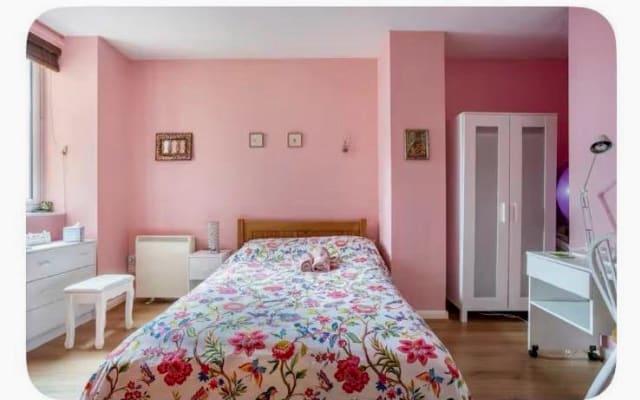 Lovely quiet double room 1 min from Leicester Sq tube station Zone 1