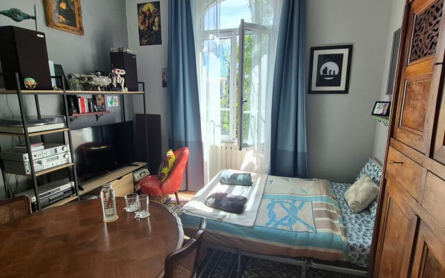 One or two bedrooms in a 1930s house, with breakfast included