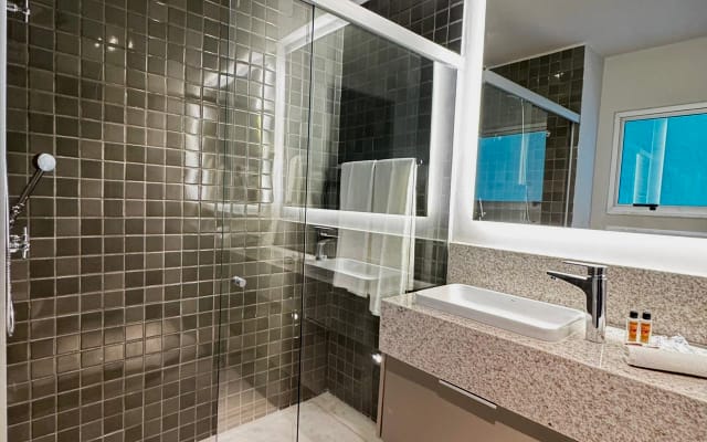 Studio de luxe entièrement en marbre, situé dans le meilleur quartier...