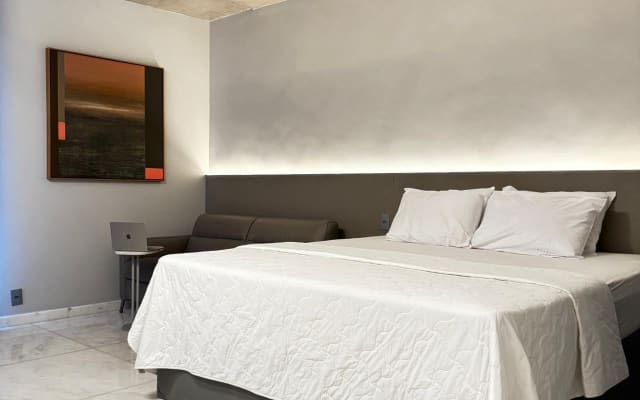 Studio de luxe entièrement en marbre, situé dans le meilleur quartier...