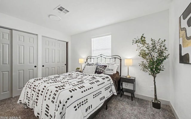 Geräumiges Hauptschlafzimmer mit eigenem Bad – Komfort, Stil und...