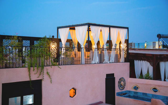 Bright & Cozy Central Flat | Prime Location Stylish Downtown Gem