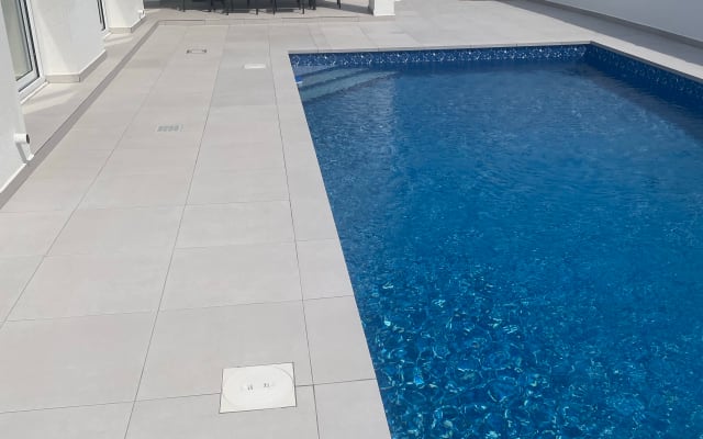 Modern bungalow 10 minutes from beach. Private room or option to share