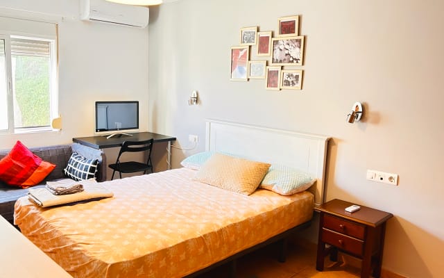 Double room 5 minutes from the beach and 10 minutes from downtown (on foot). - Picture 3