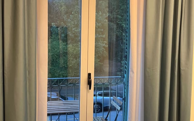 un piccolo ma elegante boutique hotel situato di fronte alla pineta