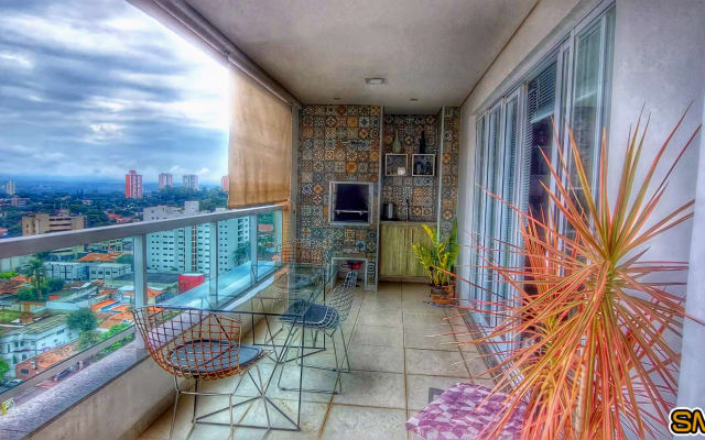 Un bel appartement, très confortable et décoré avec goût. Bon...
