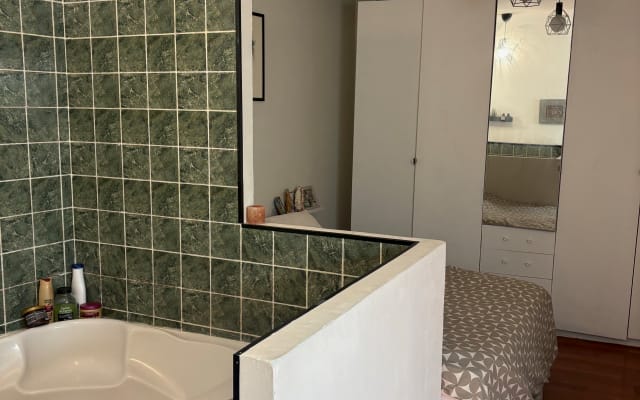 Appartamento privato all’interno della mia abitazione, con letto matrimoniale e vasca idromassaggio - Foto 4