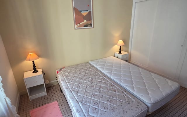 Room under the pine trees, 15 minutes from Les Casernes Gay Beach