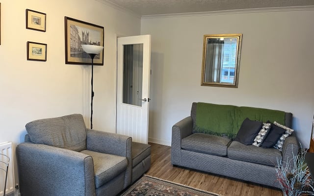 Coventry, U.K. Nice two bedroom flat. 1.5 miles from City centre