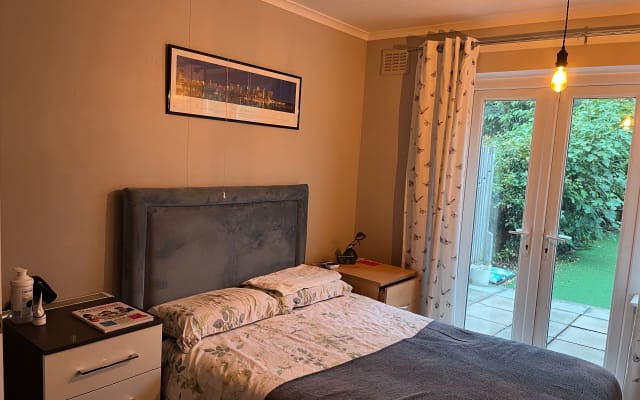 Coventry, U.K. Nice two bedroom flat. 1.5 miles from City centre