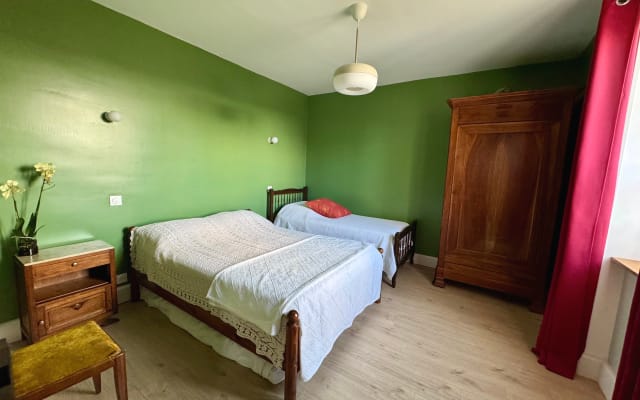 Room for 2–3 people • Breakfast included