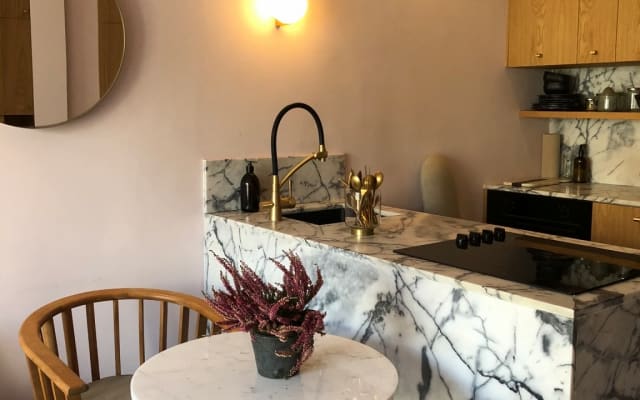 Design flat near beach and train