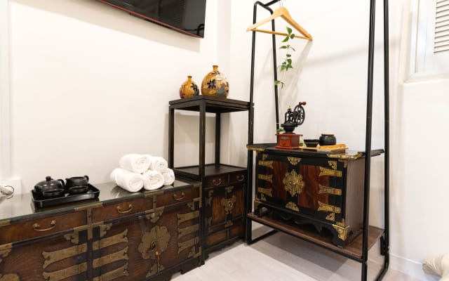 L'hotel si trova in centro città, vicino alla stazione della...