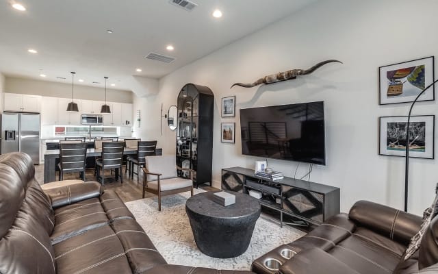Geräumiges Stadthaus in Dallas mit eigener Garage, Dachterrasse und Arbeitszimmer  - Foto 7