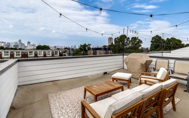 Geräumiges Stadthaus in Dallas mit eigener Garage, Dachterrasse und Arbeitszimmer  - Foto 8