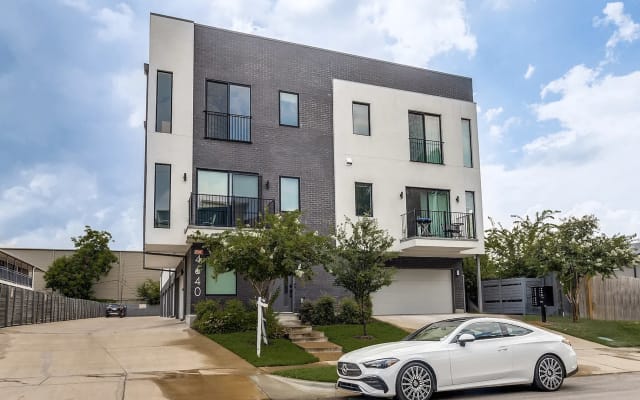 Geräumiges Stadthaus in Dallas mit eigener Garage, Dachterrasse und Arbeitszimmer  - Foto 8