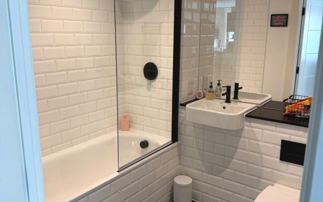 Modernes Doppelzimmer mit eigenem Bad in Brighton - Foto 7