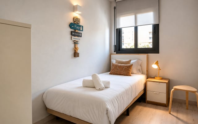 Zimmer mit Terrasse • 20 Min. bis zum Eixample • Zug nach Sitges