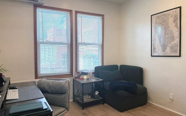 Stay Naked: Camera privata vicino al Queens; 45 minuti da Manhattan