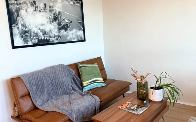 Stay Naked: Camera privata vicino al Queens; 45 minuti da Manhattan