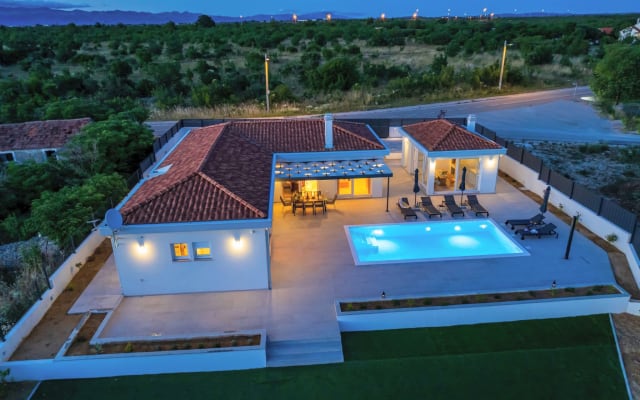Villa tranquilla con piscina, perfetta per una vacanza all’insegna del 