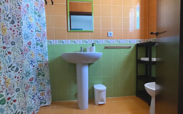 Bella camera con bagno privato