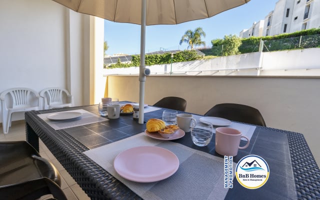 BnB Homes White Rose Apartment with 2 Terraces & 2 Pools
