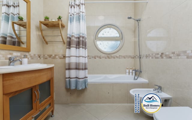 BnB Homes White Rose Apartment with 2 Terraces & 2 Pools