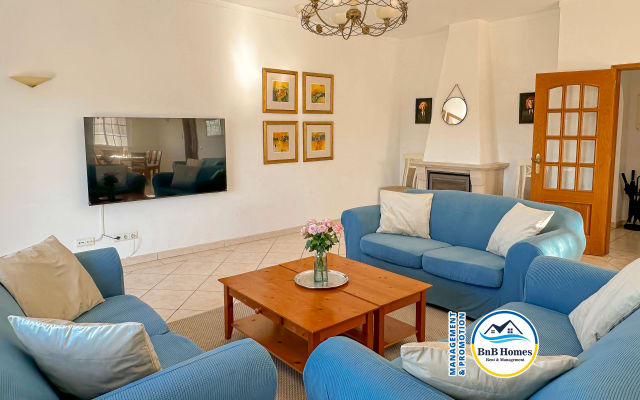 BnB Homes Villa Verde - 4 bedrooms, Marina view, pool & BBQ