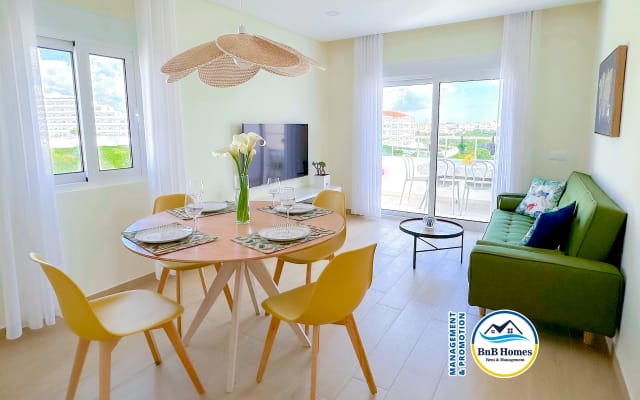 BnB Homes Ocean view Two-bedroom apartment, 300 m to beach