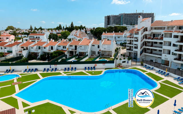 BnB Homes Lili Seaview Residence, 4 Terraces, 2 Pools & AC