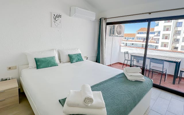 BnB Homes Lili Seaview Residence, 4 Terraces, 2 Pools & AC