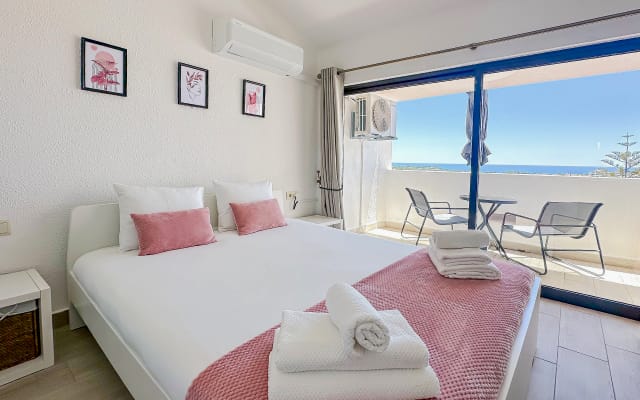 BnB Homes Lili Seaview Residence, 4 Terraces, 2 Pools & AC