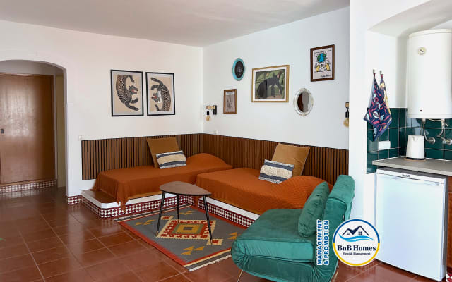 BnB Homes Cozy Studio with Pool - The Strip street & Beach