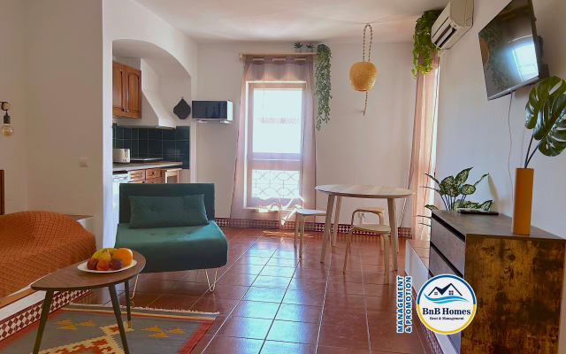BnB Homes Cozy Studio with Pool - The Strip street & Beach
