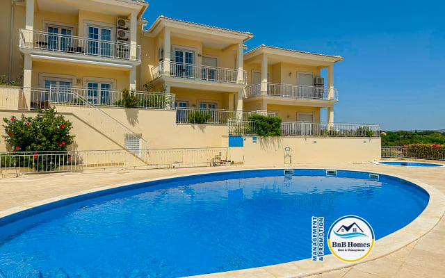 BnB Homes 3-bedrooms Townhouse, 2 pools & terraces