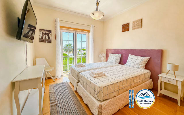 BnB Homes 3-bedrooms Townhouse, 2 pools & terraces