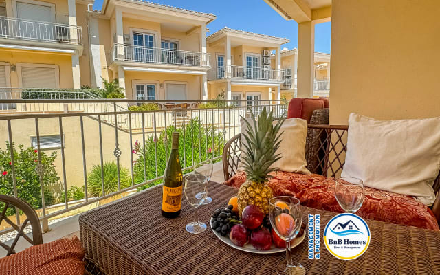 BnB Homes 3-bedrooms Townhouse, 2 pools & terraces