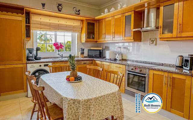 BnB Homes 3-bedrooms Townhouse, 2 pools & terraces