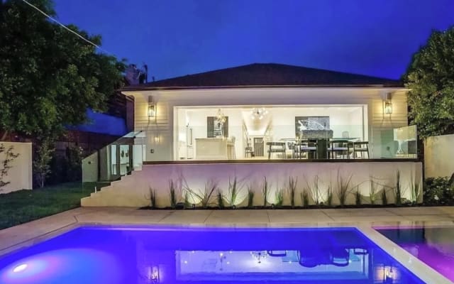 Atemberaubende Residenz in den Hollywood Hills mit 5 Schlafzimmern und 