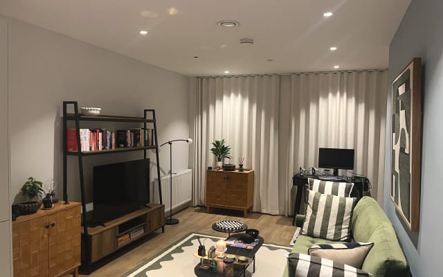 Modern apartment near Vauxhall & Oval stations