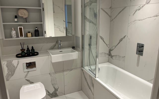 Modern apartment near Vauxhall & Oval stations