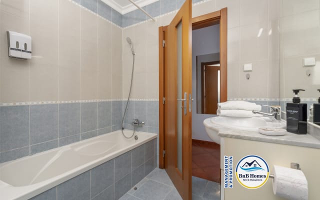 BnB Homes apartment with swimming pool near the heart city 