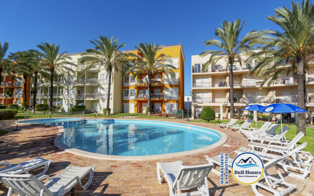 BnB Homes apartment with swimming pool near the heart city 