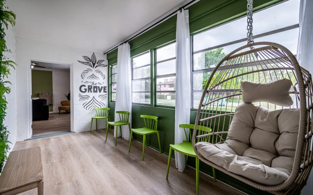 „The Grove“ – 2 Schlafzimmer, 1 Badezimmer, Platz für 7 Personen, mit...