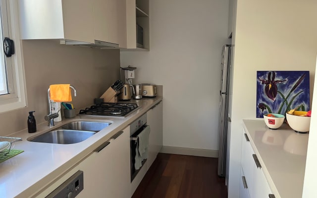 L'annuncio di Aaron su misterb&b - Puoi usare la cucina per riscaldare il cibo o preparare pasti leggeri, a patto che poi pulisci tutto dopo aver finito