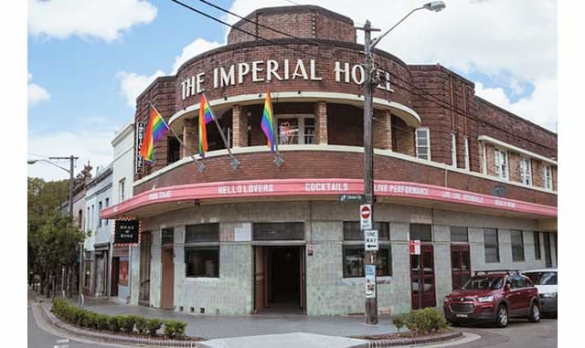L'annuncio di Aaron su misterb&b - L'iconico Imperial Hotel si trova a pochi passi di distanza