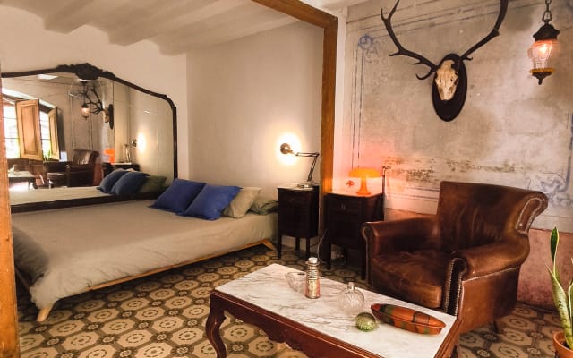 Comfortable Room in an Artist's Home in Downtown Barcelona