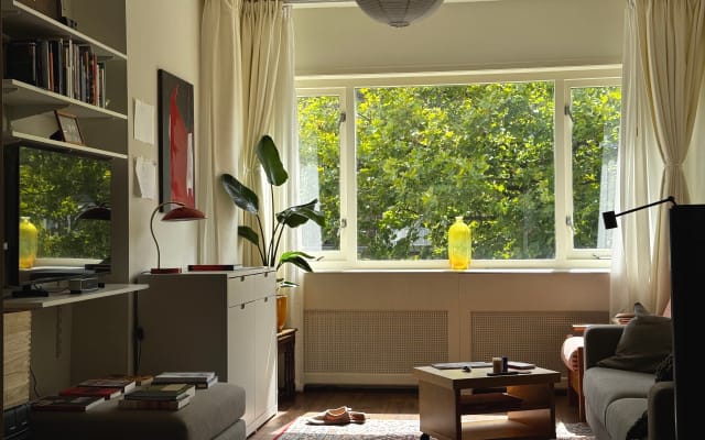 Tranquil apartment 5 minutes to city center.